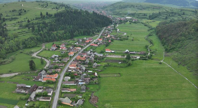 Aláírták a finanszírozási szerződést a Csíkdánfalva és Balánbánya közötti út felújítására