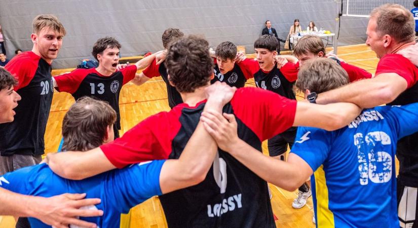 Így ünnepeltek a lovassysok a finálét követően