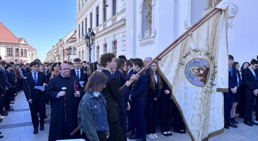 Elballagtak a Czuczor Gergely Bencés Gimnázium végzős diákjai