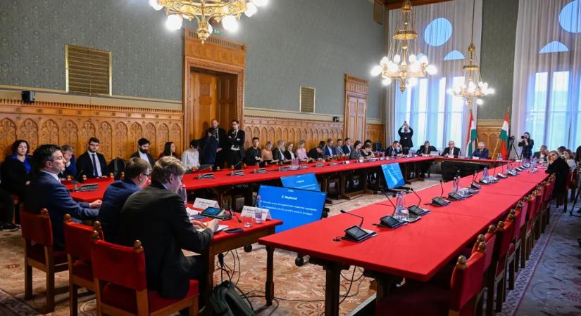 Szentkirályi Alexandra a művelődési bizottság élén: leosztotta a Fidesz a parlamenti bizottsági helyeit