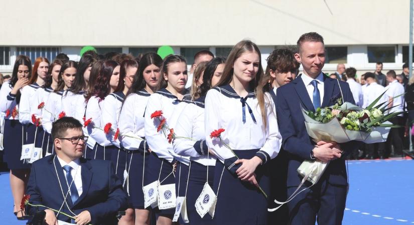 Az utolsó csengőszó őket köszöntötte a Vasváriban