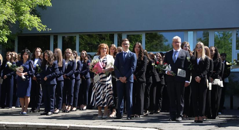 Ballagás a szombathelyi Keriben: 89 technikumban végző és 50 szakképzős diákjuktól köszöntek el - fotók