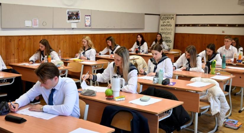 Érettségi 2026: közel 150 ezer diák vizsgázik, mutatjuk a teljes menetrendet és a legfontosabb tudnivalókat