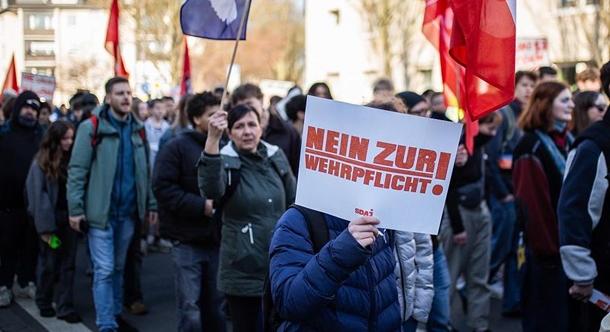 Német állampolgárok tömegesen utasítják el a katonai szolgálatot