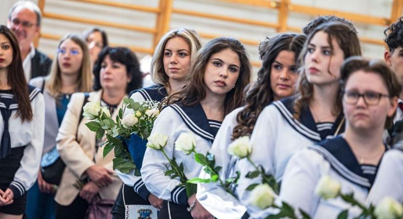 Ballagás: így búcsúztak a Tinódi Gimnázium diákjai Sárváron - fotók