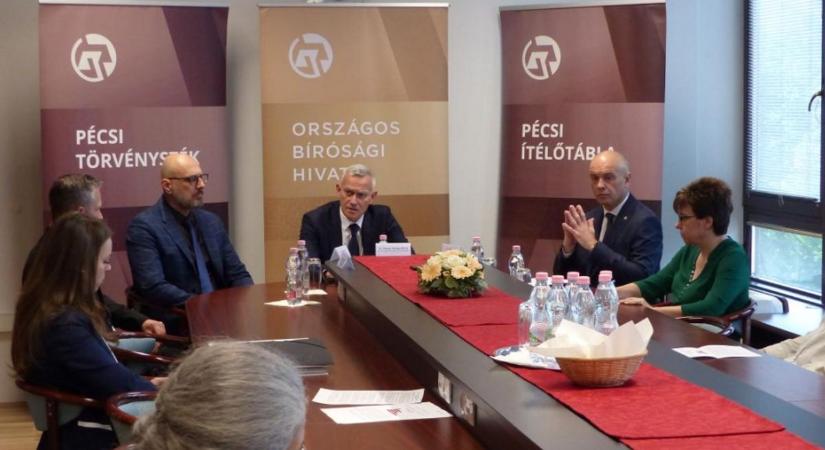 Jelesre vizsgáztak a pécsi bíróságok: hatékonyság és modernizáció a fókuszban
