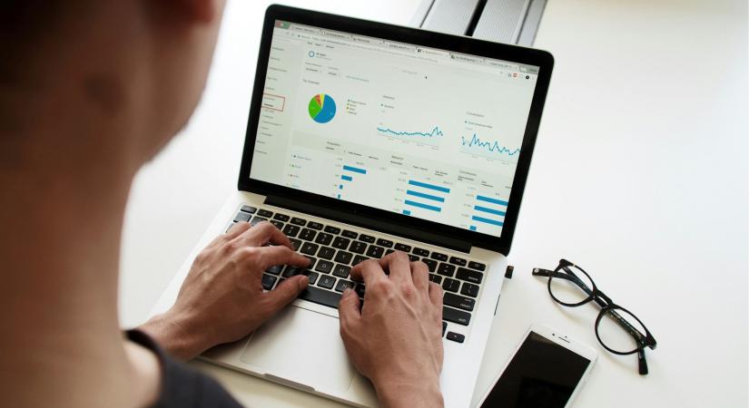 Furcsa adatok jöttek a magyar valóságról: Fogyunk, de legalább házasodunk