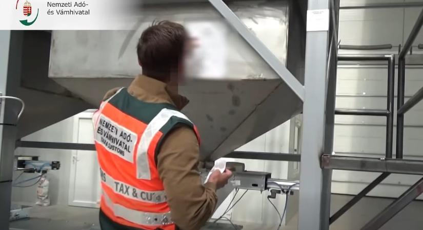 Videón a helyszín: egymilliárdot húztak ki az államkasszából túlárazott mezőgazdasági gépekkel