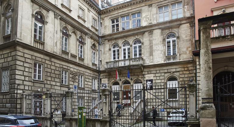 Megszólalt az SZFE, miután a hallgatói fórumán lemondásra szólították fel a rektort és a kuratóriumi tagokat