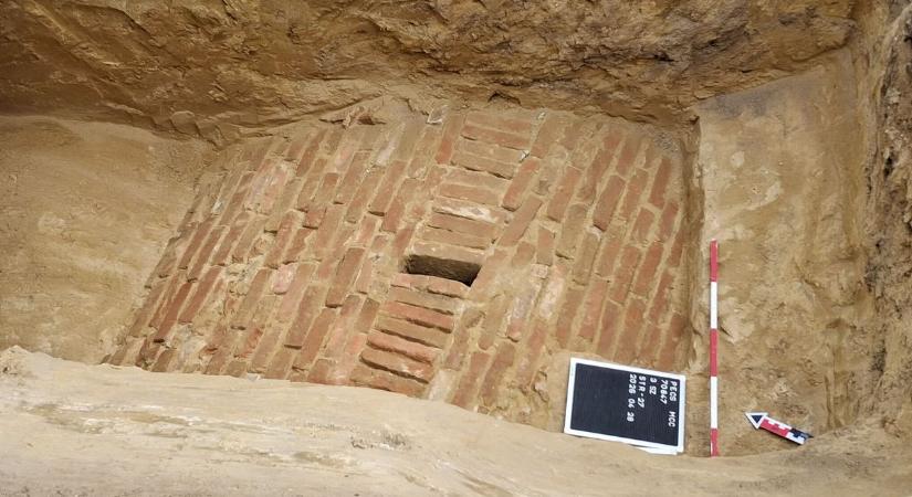 Óriási felfedezés Pécsen: titokzatos föld alatti járat és középkori leletek kerültek elő (FOTÓK)