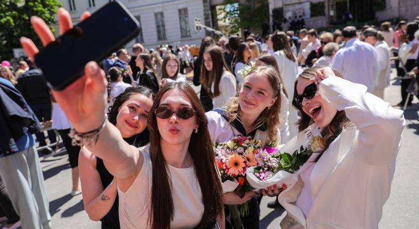 Utoljára csengettek ki a Kazinczys diákoknak - fotók, videó a ballagásról