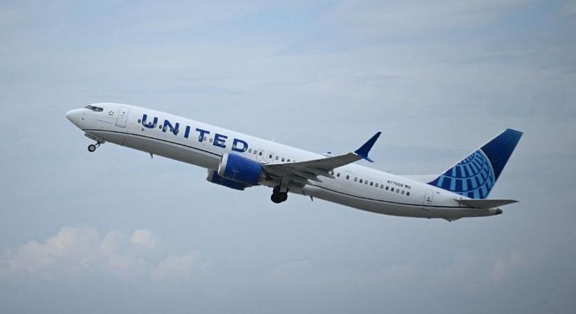 Ismeretlen eredetű „drónnal” ütközött egy repülőgép