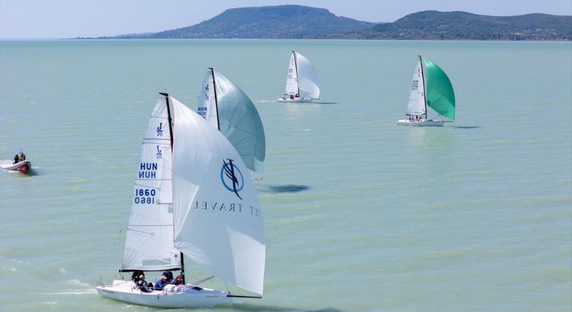 A jövő mezőnye: fiatal csapatokkal és nemzetközi színvonalon startolt a J/70 szezon