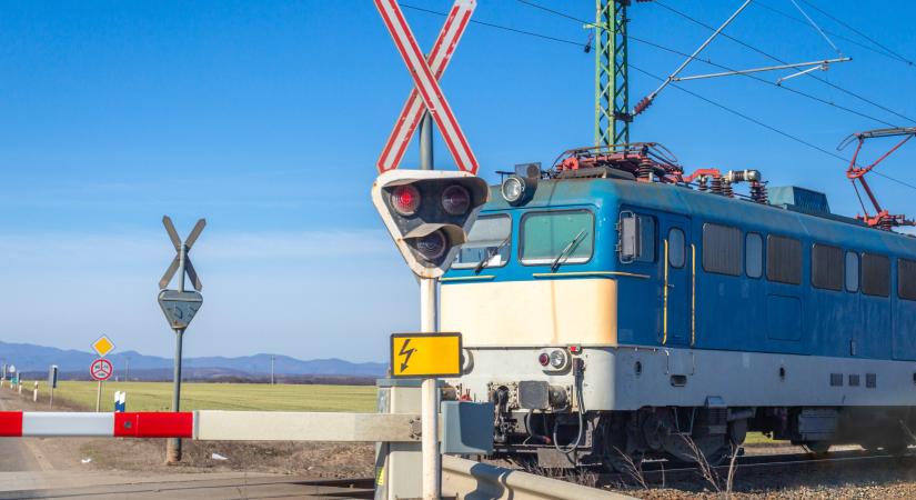 Baleset történt, Debrecen és Szeged felé is lebénult a vonatközlekedés