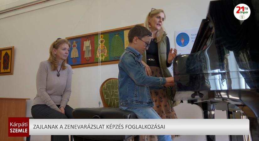 Zajlanak a Zenevarázslat képzés foglalkozásai (videó)