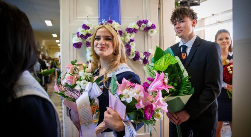 Idén sem maradt el a látványos ballagási hagyomány Kecskeméten  fotók, videó