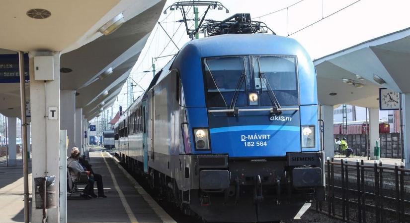 Baleset történt a debreceni vasútvonalon, ezen vonatok menetrendjét érinti