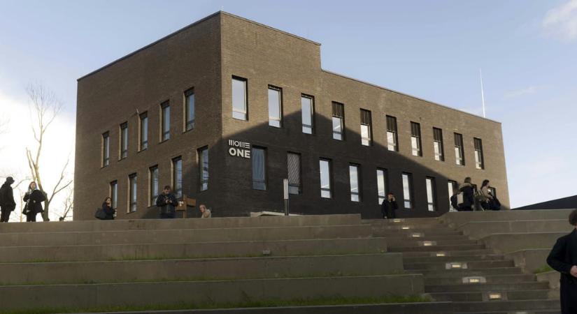 A MOME teljes kuratóriuma lemondott