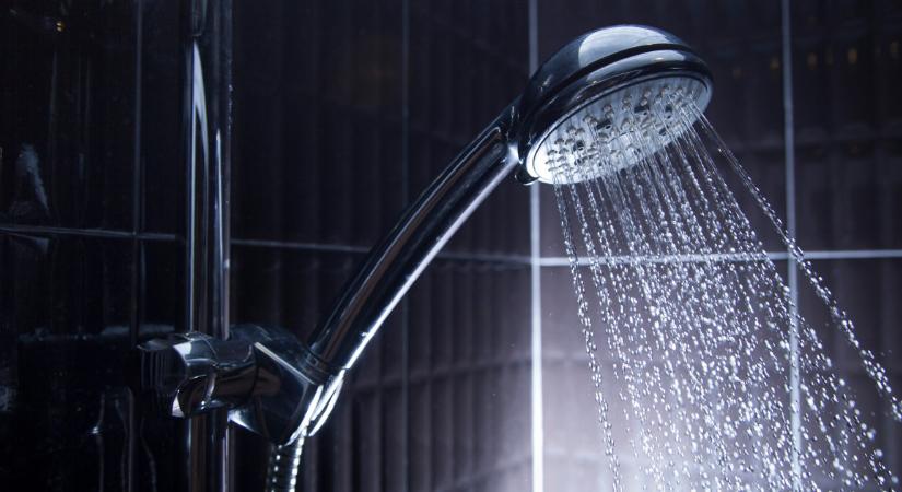 Ennyi idő után kellene lecserélni a zuhanyfejet – Tisztítással még menthető a dolog?