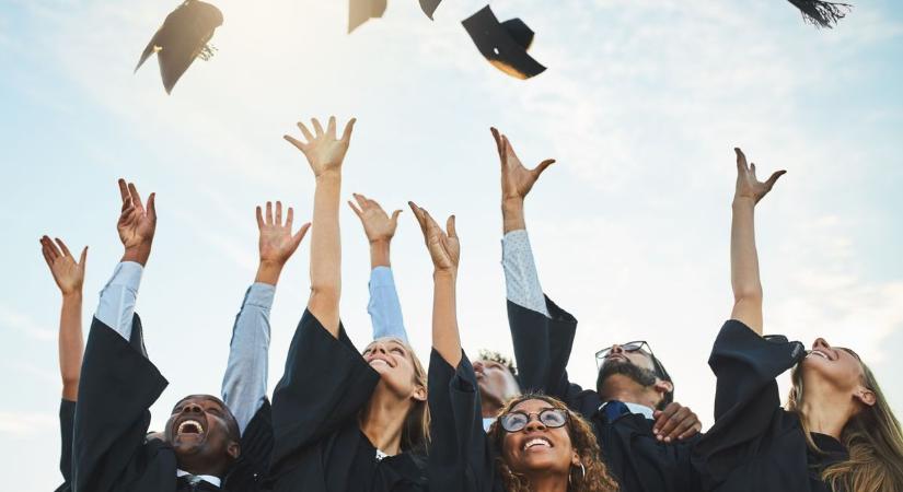Tablók és szerenádok: Kezdődnek a ballagások Sopronban - videó