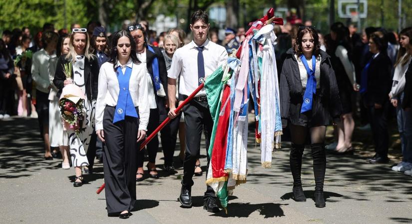 Fotókon a Kossuth Zsuzsa végzőseinek ballagása
