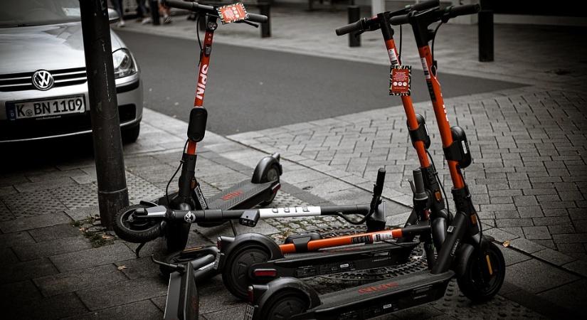 Korlátozták az elektromos rollerek használatát