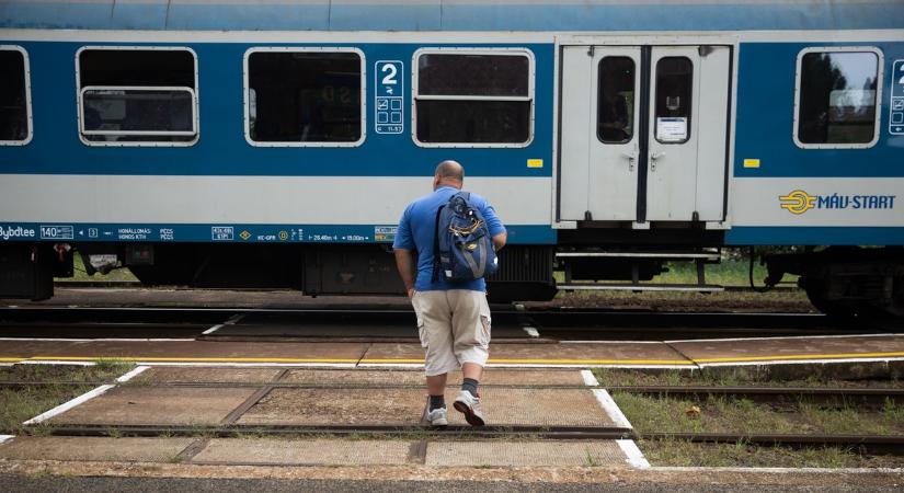 Káosz a vasúton: leállt a közlekedés Üllő és Monor között egy baleset miatt