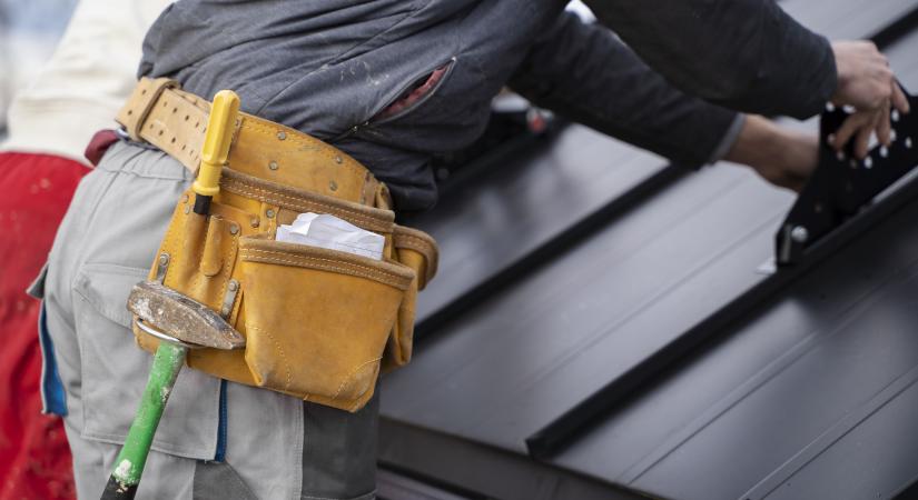 Újságban hirdette magát a debreceni csaló