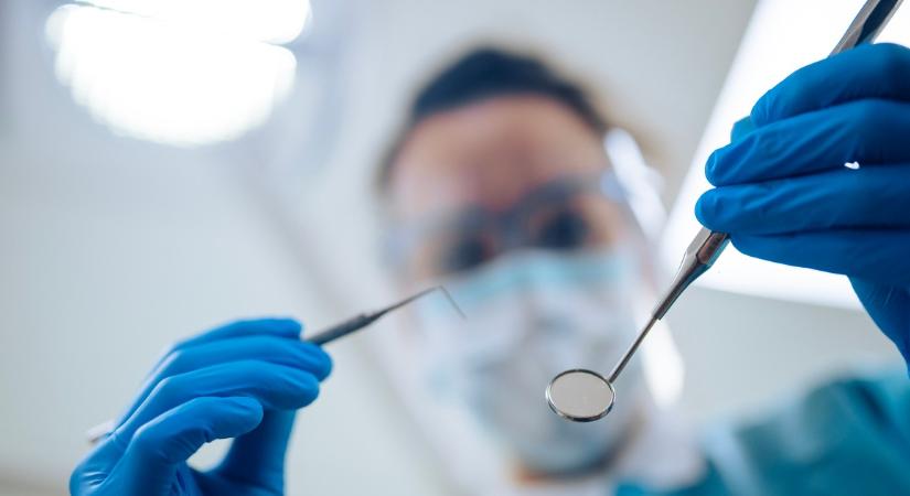 Halálos ítélet a fogaidnak: A fogorvos szerint titokban lemarja a fogzománcodat ez a közkedvelt nyári ital