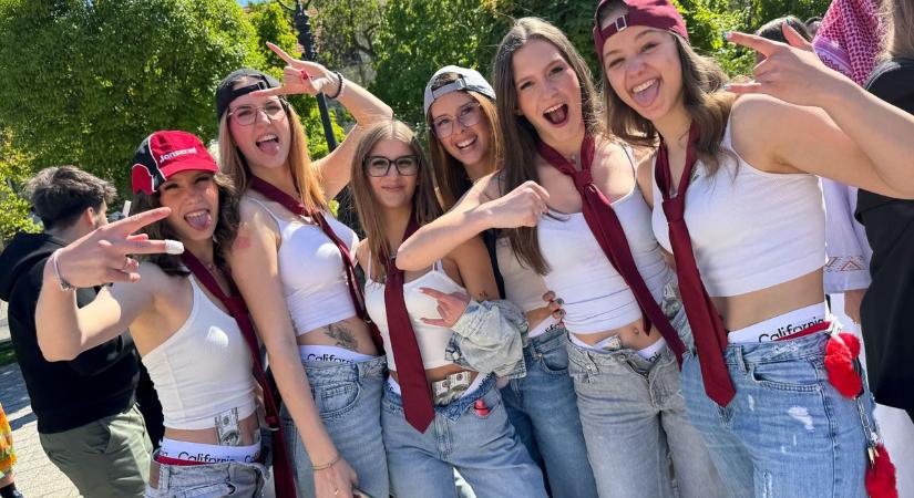 Szakállas „lányok” és chippendale csajok: hatalmasat ment a zalai város bolondballagása (galéria, videó)