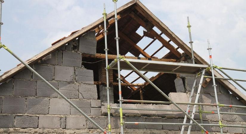 Milliókért vállalt el építési munkákat a debreceni szaki, majd eltűnt, mint nyári viharban a háztető