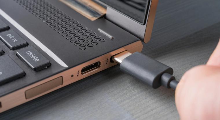 Mostantól ezt a töltőt kell támogatnia minden új laptopnak az EU-ban
