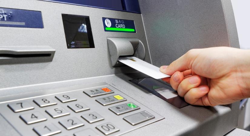 Gátszakadás: lejárt a moratórium, díjemelésbe kezdenek a nagybankok