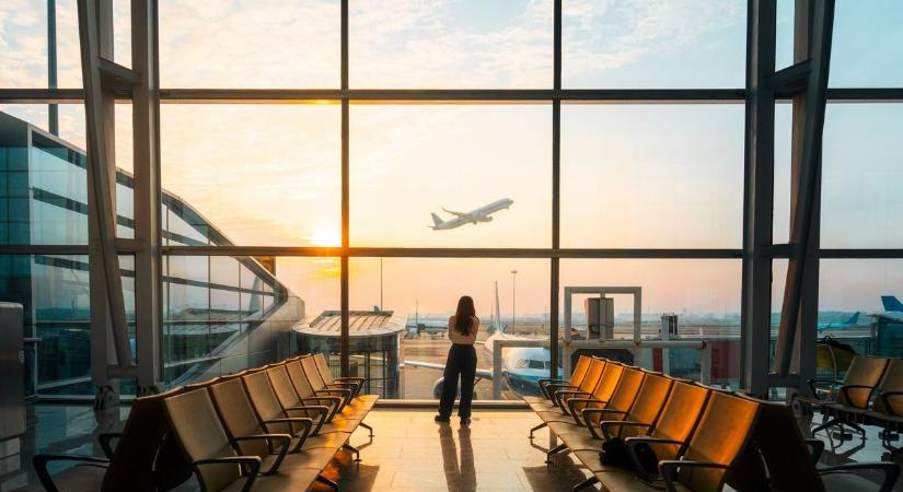 Emberszerű robotok dolgoznak a világ egyik legforgalmasabb repterén