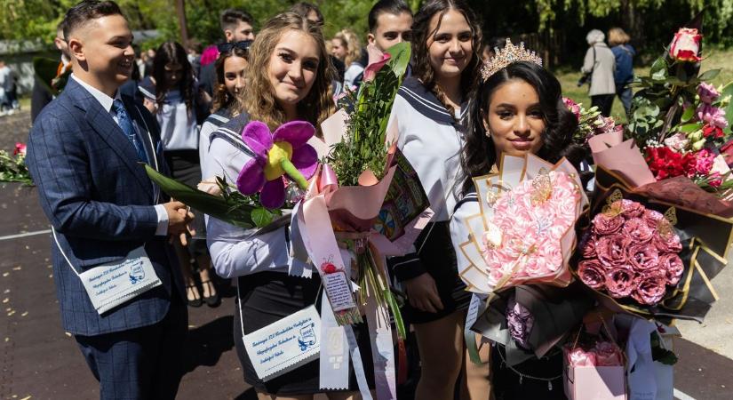 A KERI diákjai is elballagtak: fotókon és videón a búcsú