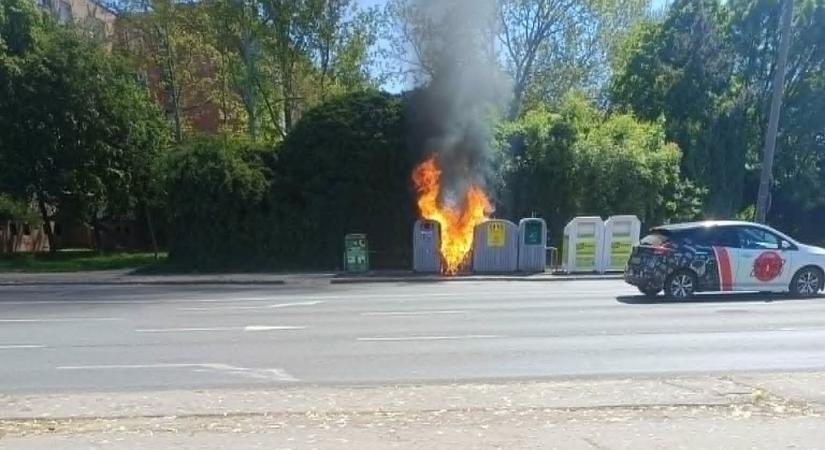Szelektív gyűjtőedény lángolt Győrben