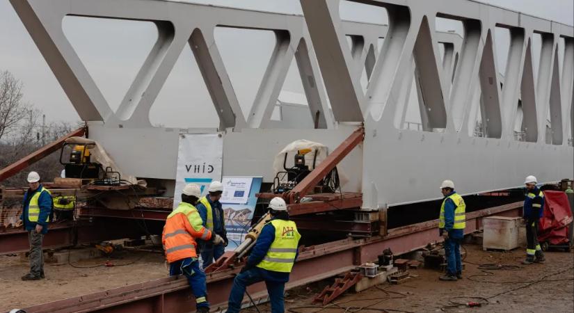 1,8 milliárdot küldött Mészáros cége a kampányhajrában a DPK-s alapítványnak