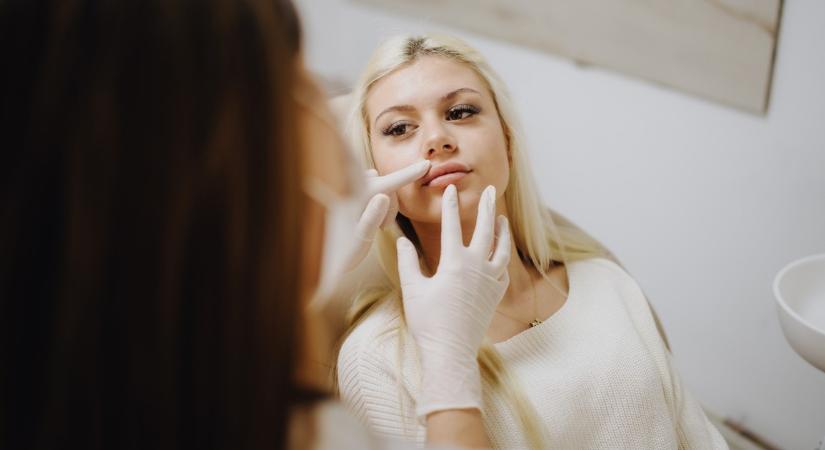 Illegális ajakfeltöltés miatt ítéltek el egy békéscsabai nőt: ekkora bírságot kapott