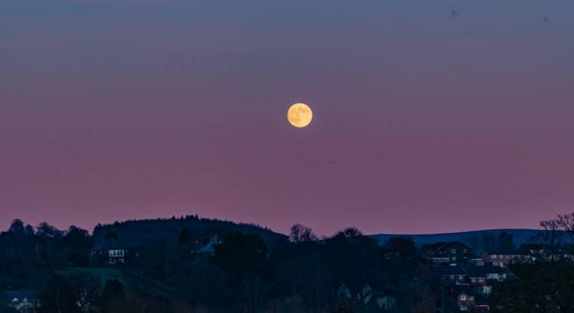 Kihagyhatatlan égi jelenség várható május 1-jén: így nem sűrűn látni a teliholdat