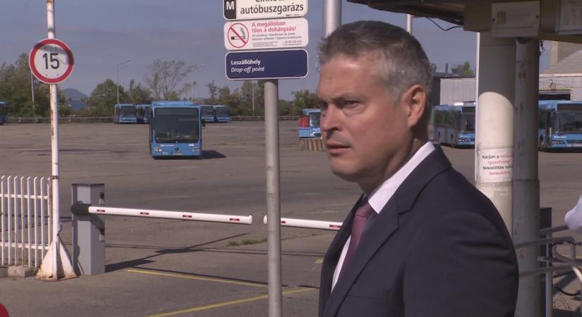 Sára Botond bagatellnek nevezte a korrupciós vádakat – házkutatás, két üveg bor és Orbán Viktor öccsének neve is felmerült