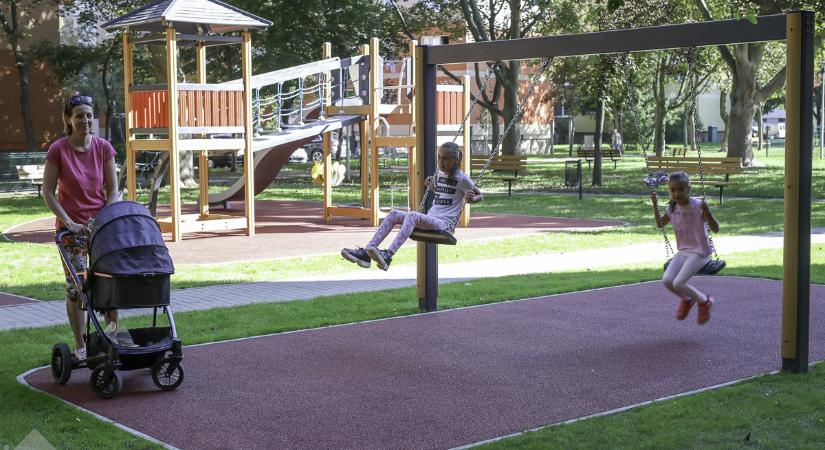 Biztonságosabb lett a Török István utcai játszótér Győrben