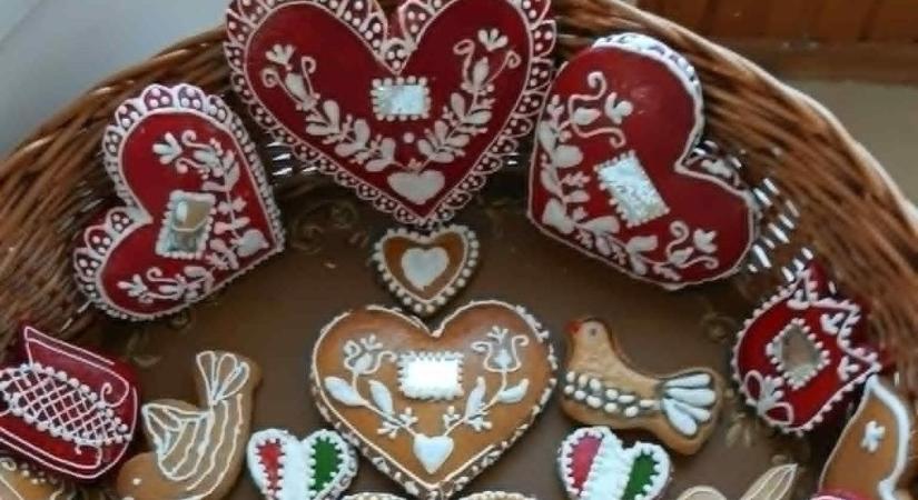 Mézbe zárt kreativitás: csodás kiállítás nyílt Kengyelen