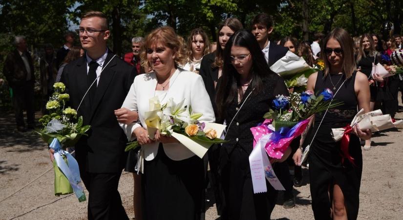 Elbúcsúztak a Rudas végzősei, Tankcsapda idézeteket is kaptak útravalóul  képgaléria