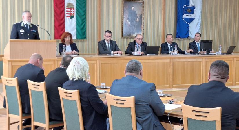 Ennyi baleset és bűncselekmény történt tavaly – beszámolót hallgatott meg a megyegyűlés