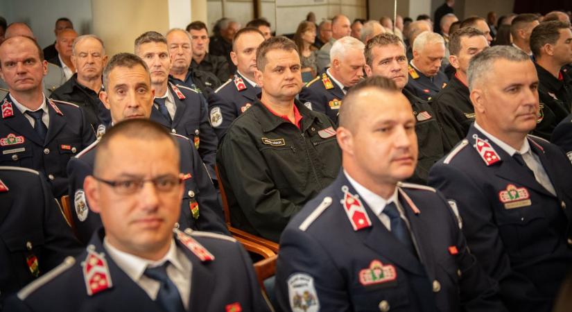 Ünnepelték a hajdú-bihari lánglovagokat, ilyen volt a tűzoltónap Hajdúszoboszlón – fotókkal, videóval