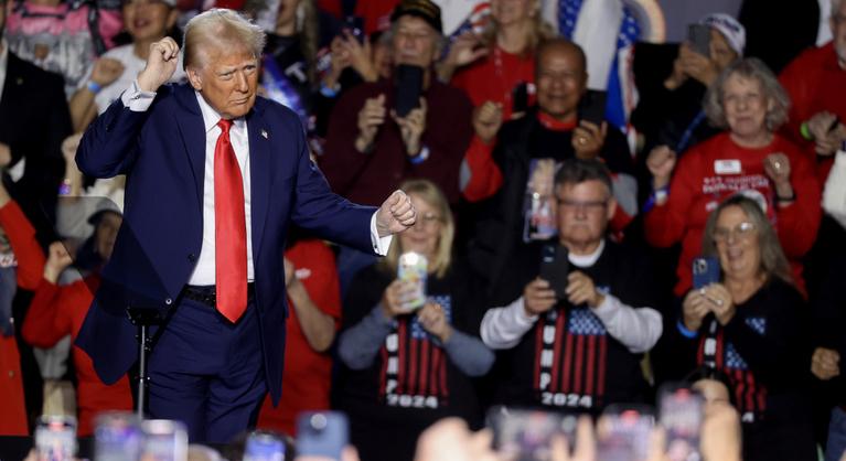 Trump mint „udvari bolond”: a rendszer szócsöve és áldozata