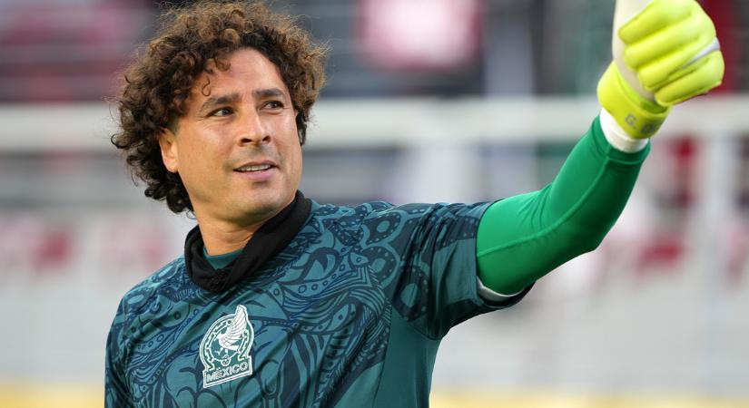 Messi és Ronaldo szintjére lép a vb-n, majd azonnal be is fejezi a pályafutását a mexikói kultkapus