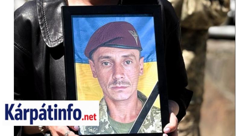 Temetés Munkácson: 568 napig eltűntként tartották nyilván a 39 éves katonát