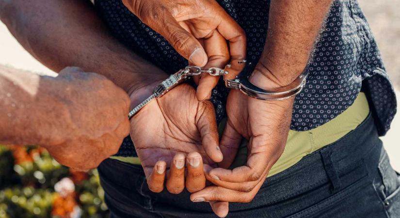 Újra ölni akart a Brassó megyei férfi: fejszével verte fejbe élettársa fiát