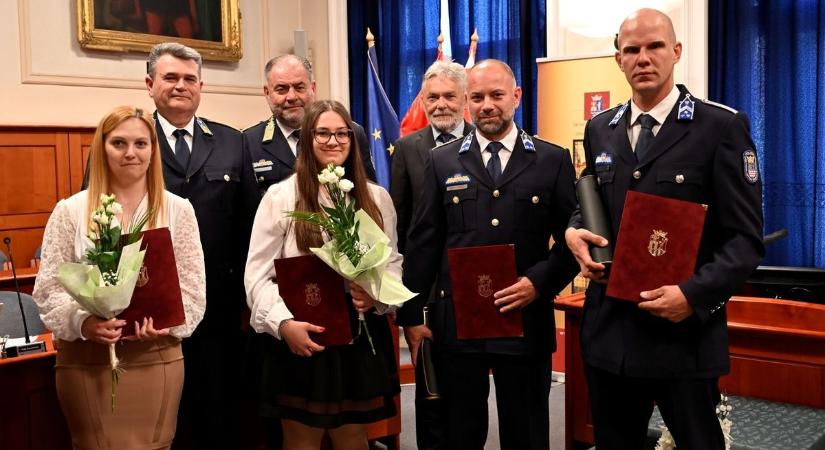 Köszönet a rendőrök munkájáért, átvehették elismerésüket a díjazottak Mosonmagyaróváron - fotók